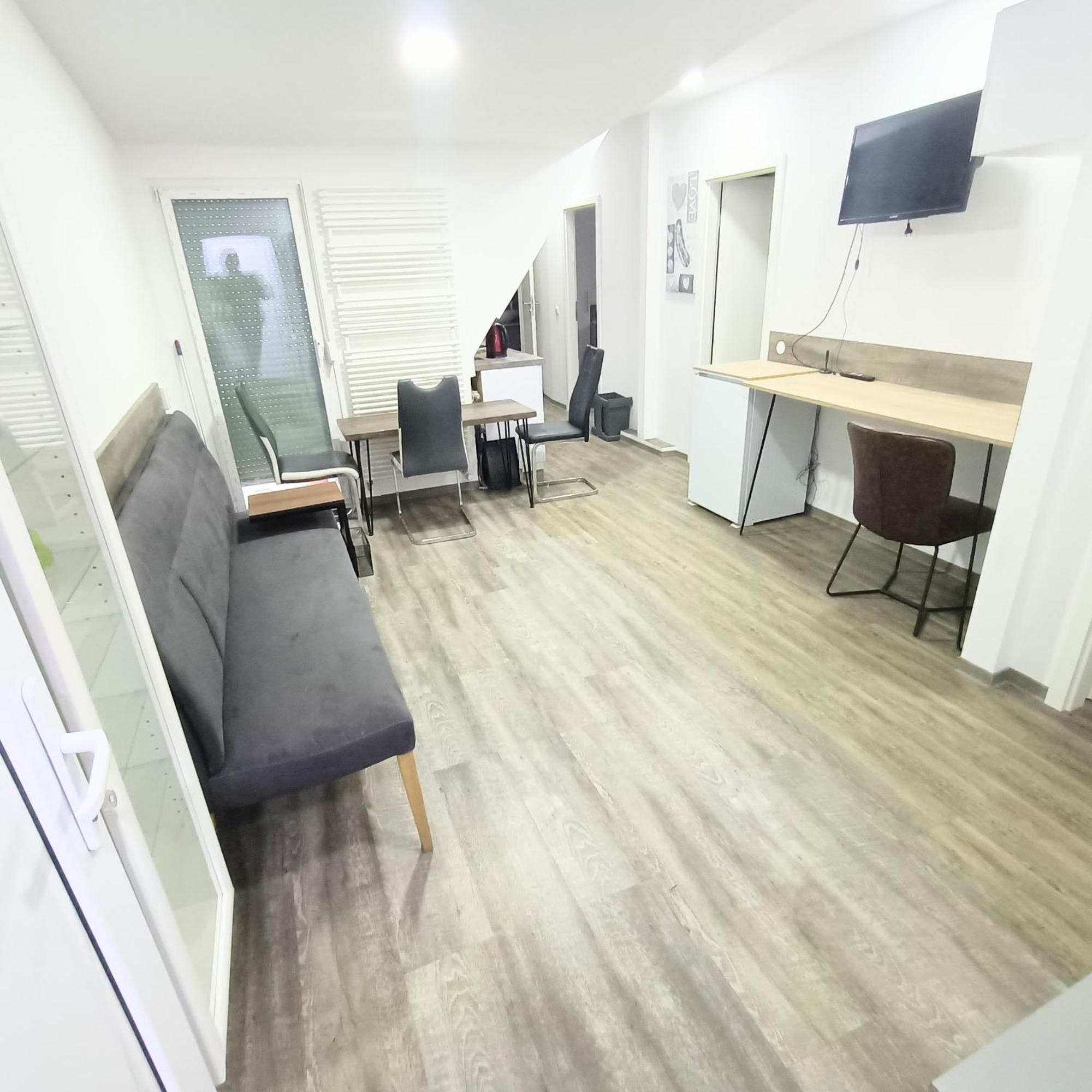 Fmi 9 Accommodation Раунхайм Екстериор снимка
