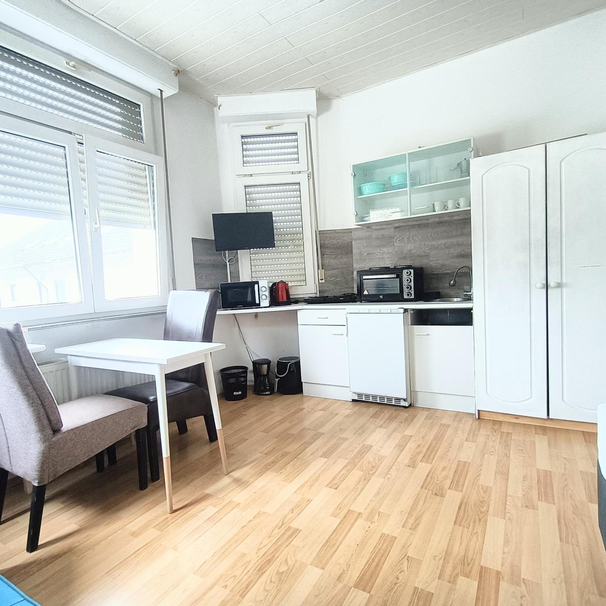 Fmi 9 Accommodation Раунхайм Екстериор снимка